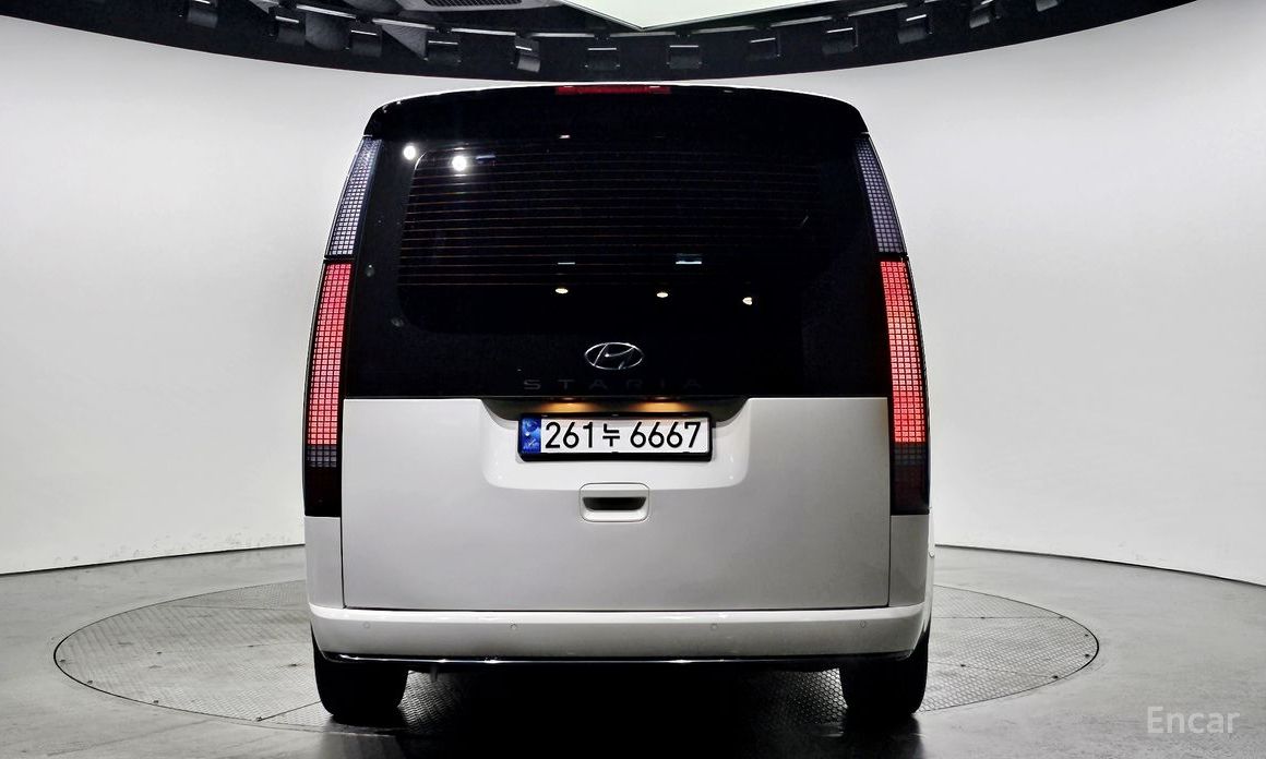  Hyundai Staria