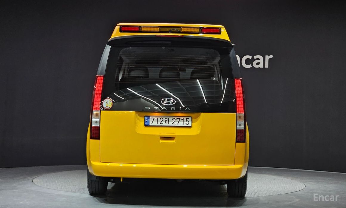  Hyundai Staria