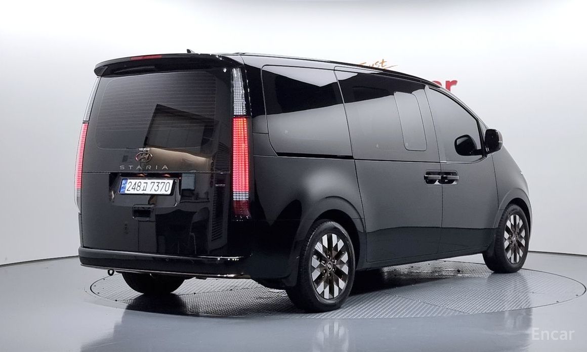  Hyundai Staria