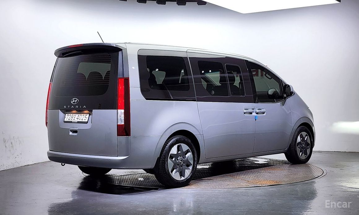  Hyundai Staria