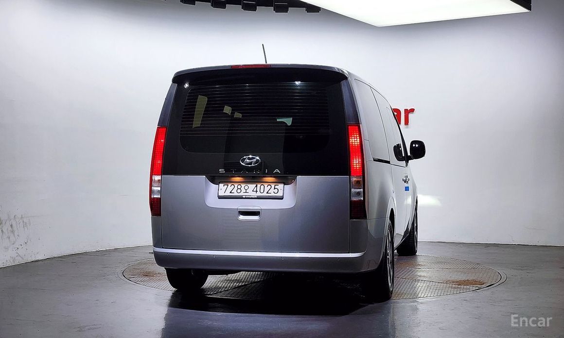  Hyundai Staria