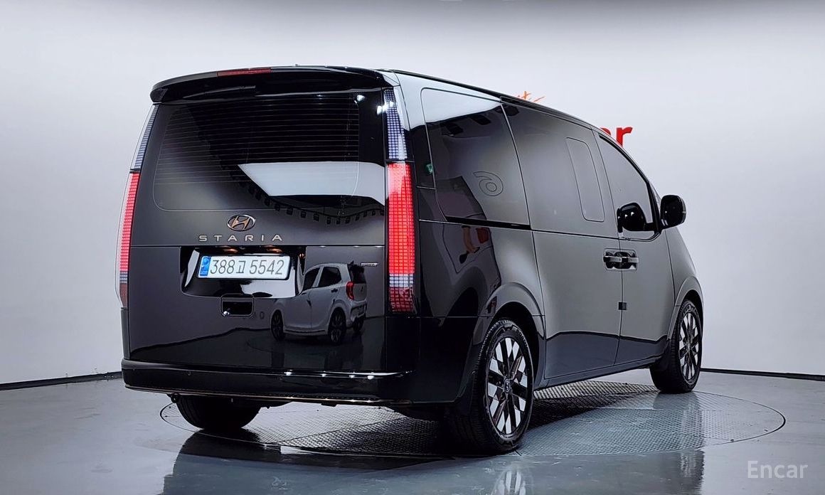  Hyundai Staria