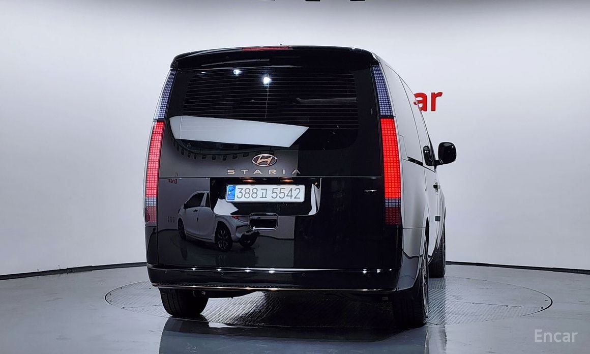  Hyundai Staria