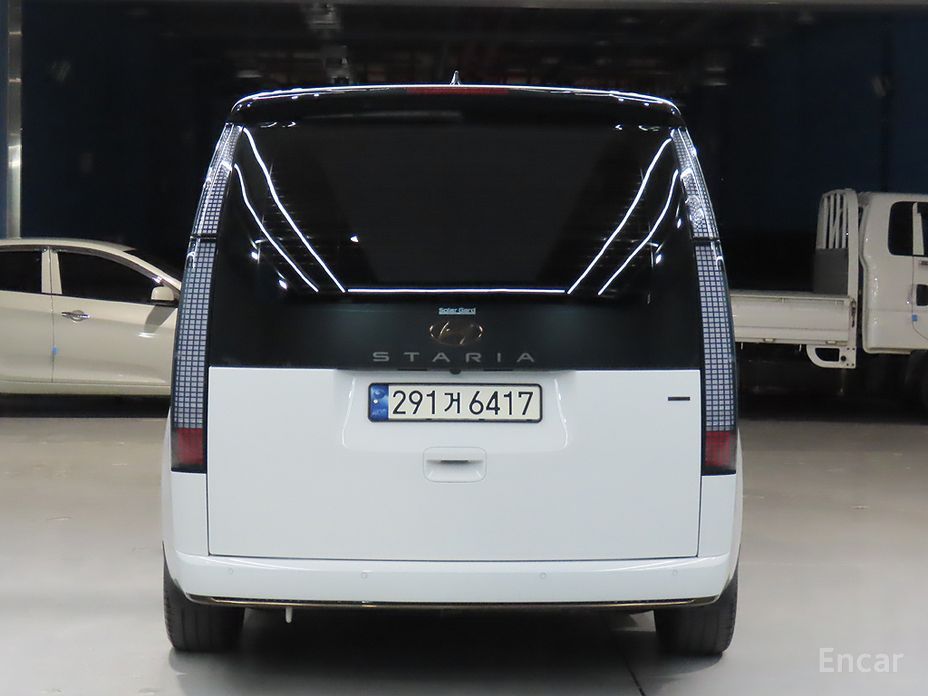  Hyundai Staria