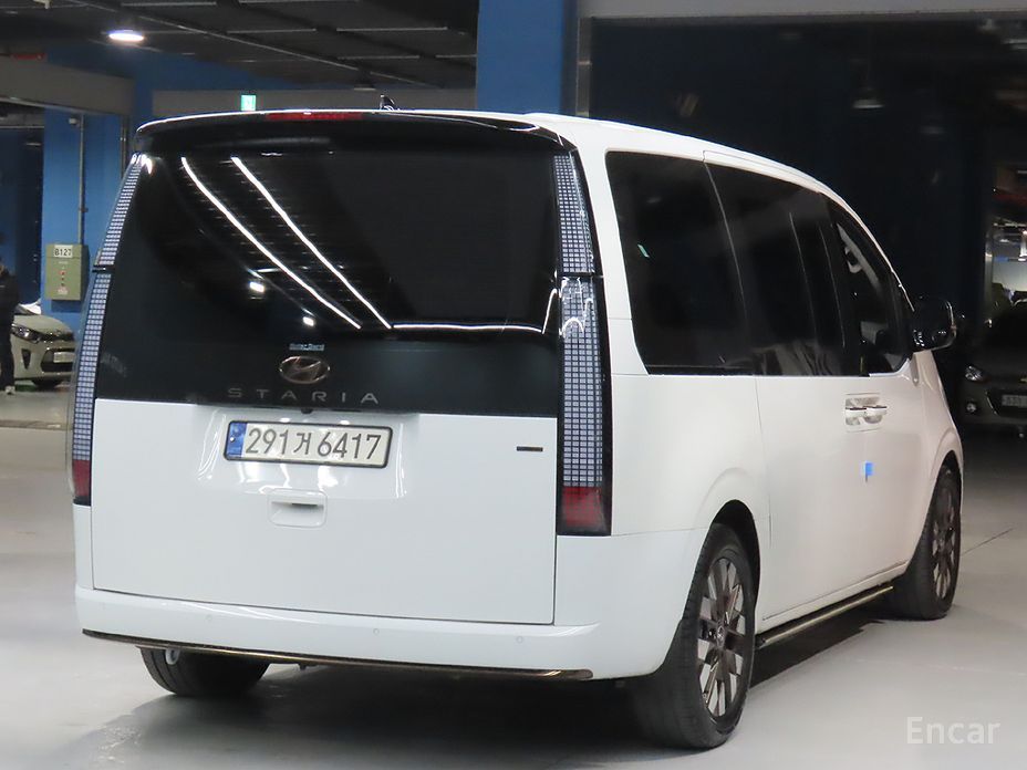  Hyundai Staria
