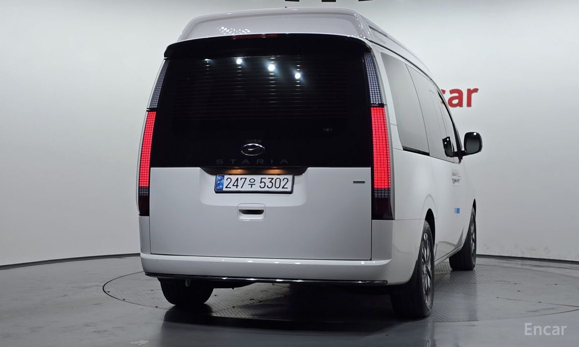  Hyundai Staria