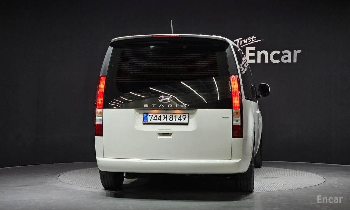  Hyundai Staria