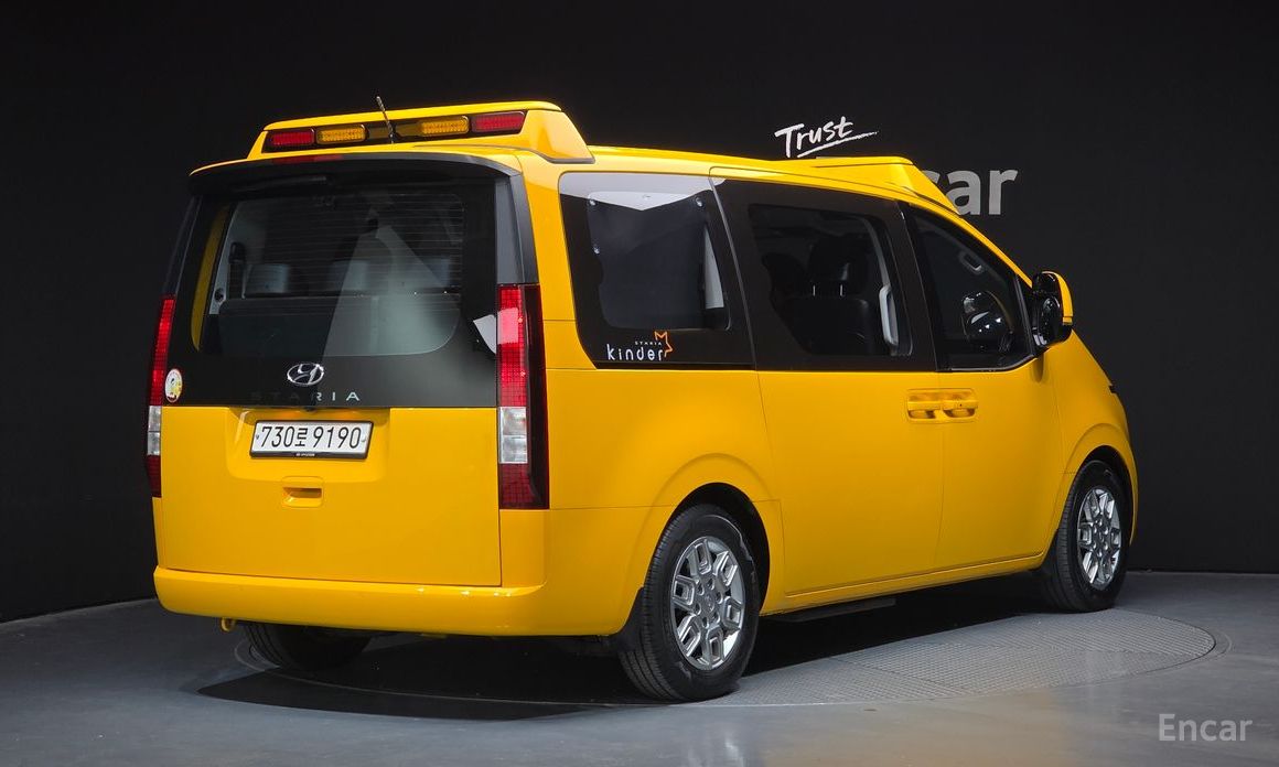  Hyundai Staria