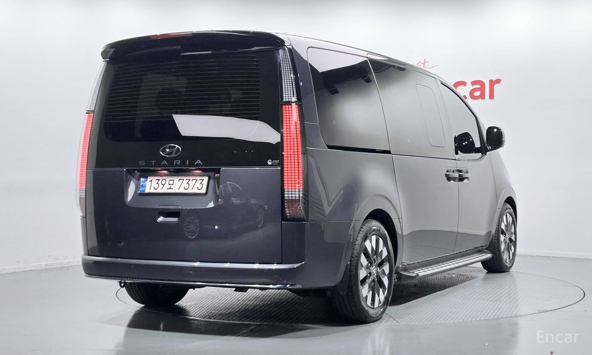  Hyundai Staria