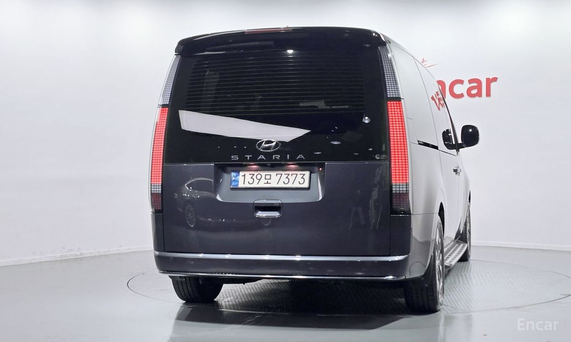  Hyundai Staria