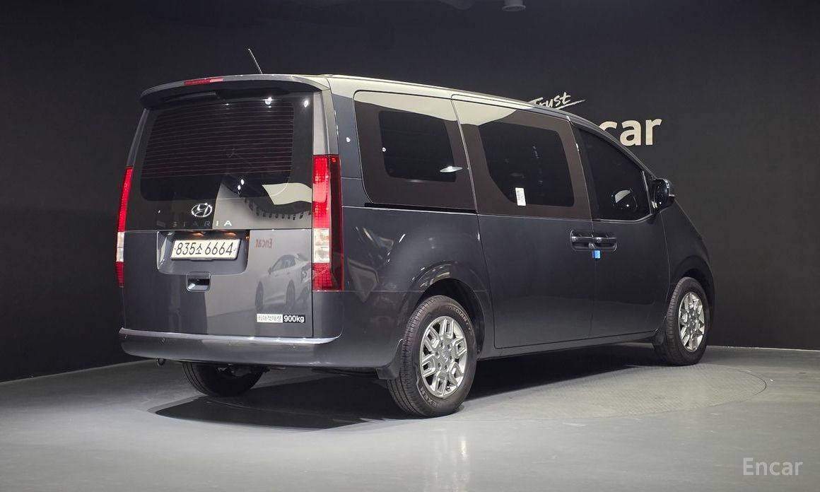  Hyundai Staria