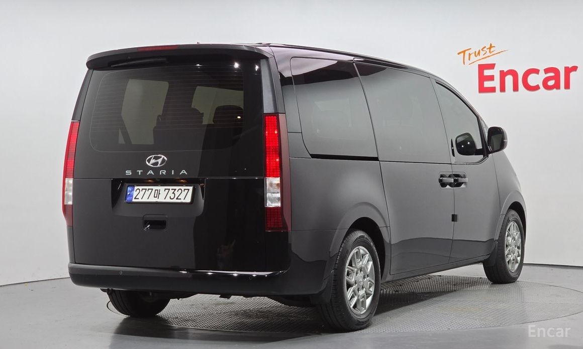  Hyundai Staria