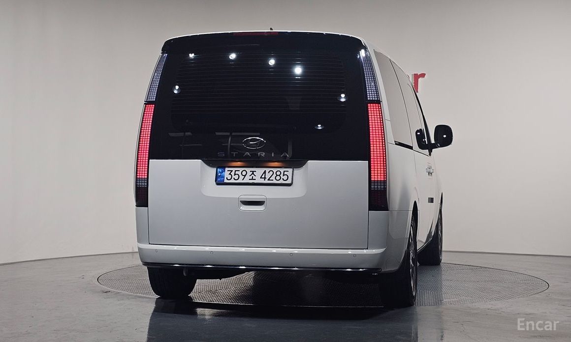  Hyundai Staria