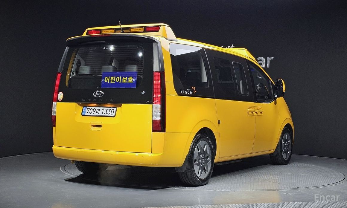  Hyundai Staria