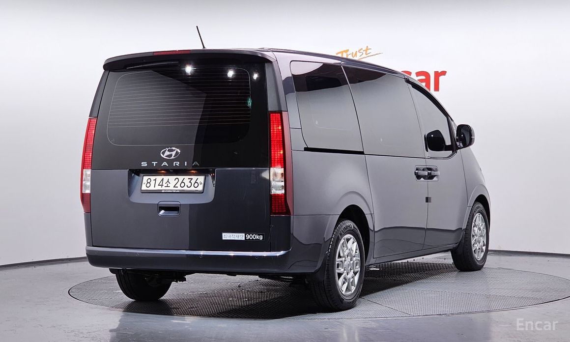  Hyundai Staria
