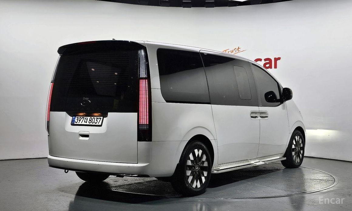  Hyundai Staria