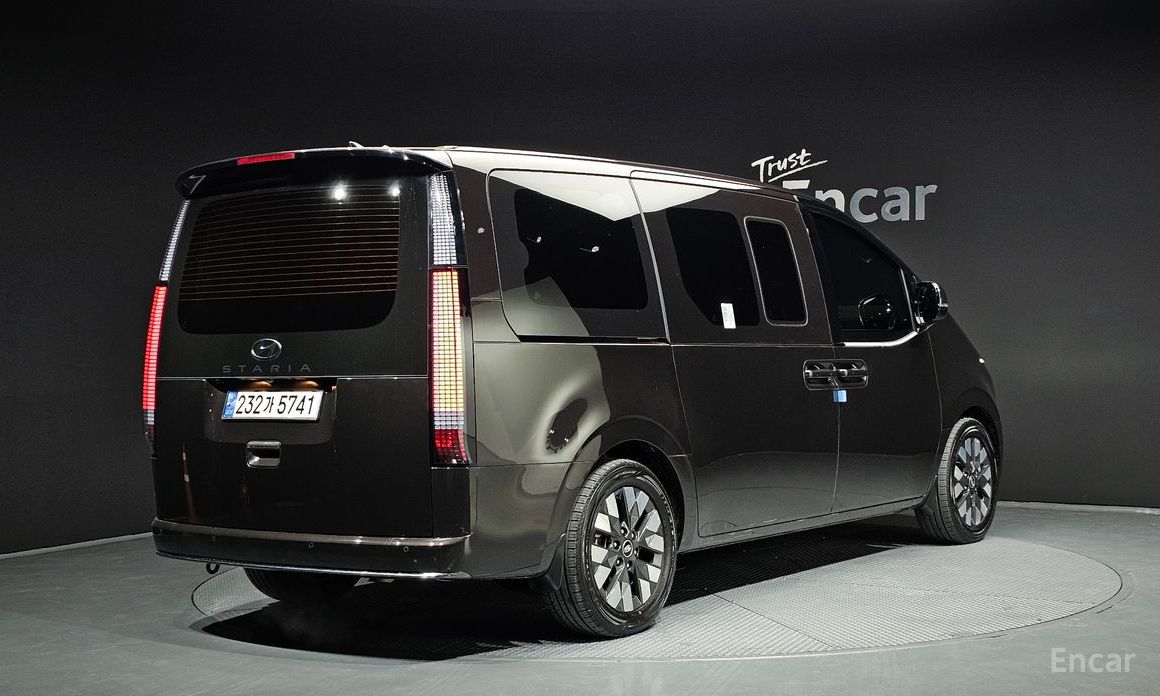  Hyundai Staria