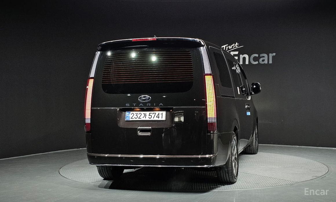  Hyundai Staria