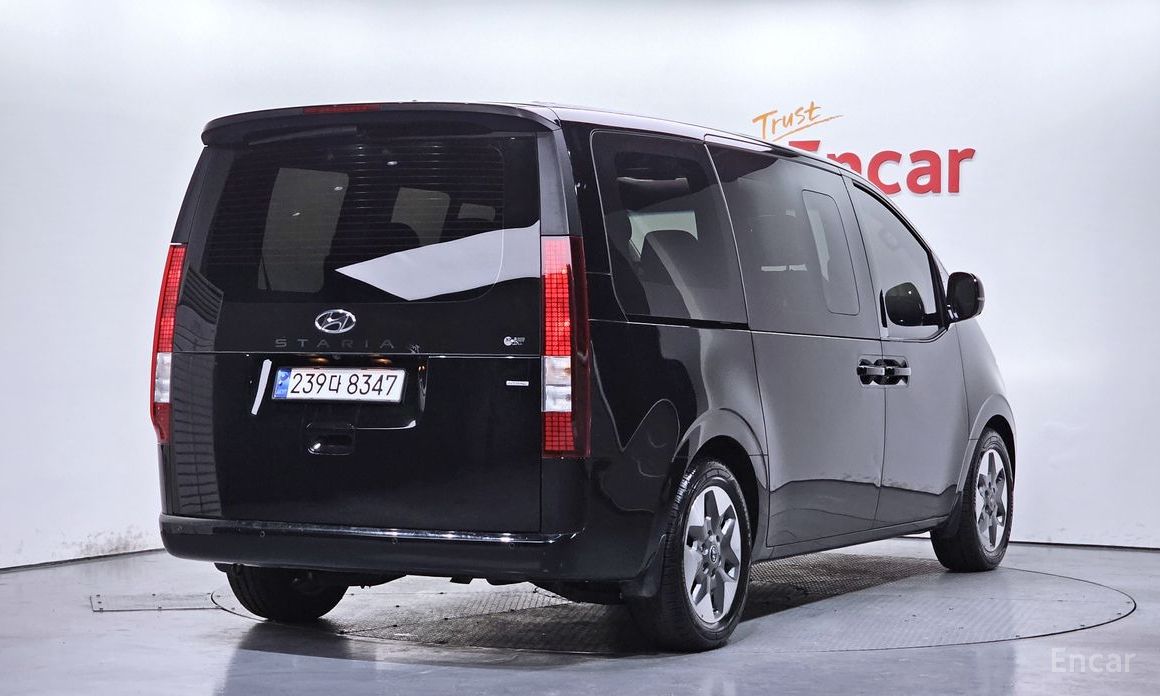  Hyundai Staria