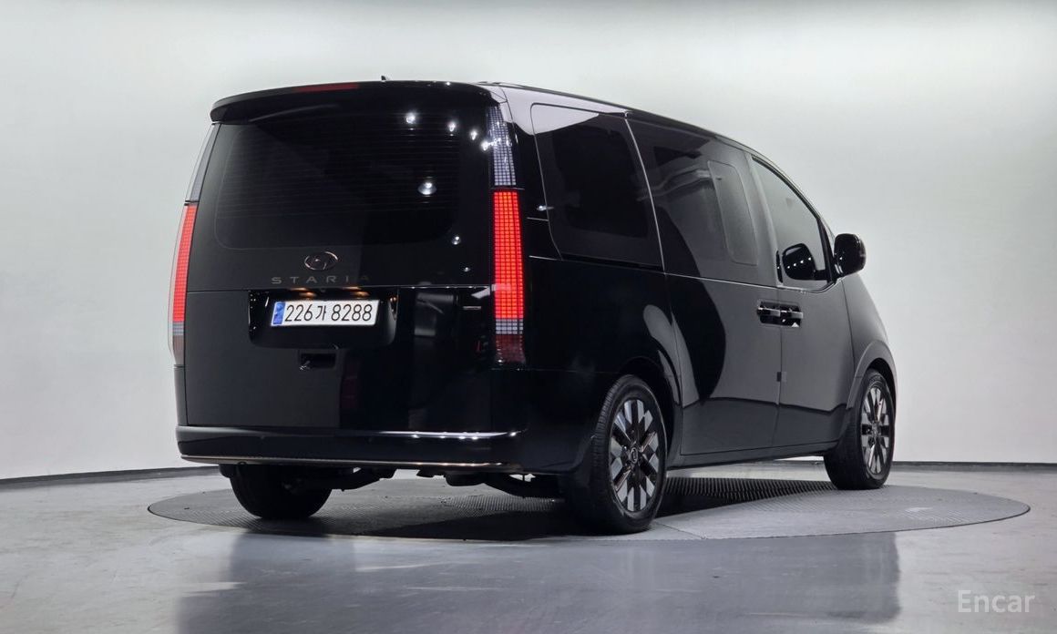  Hyundai Staria