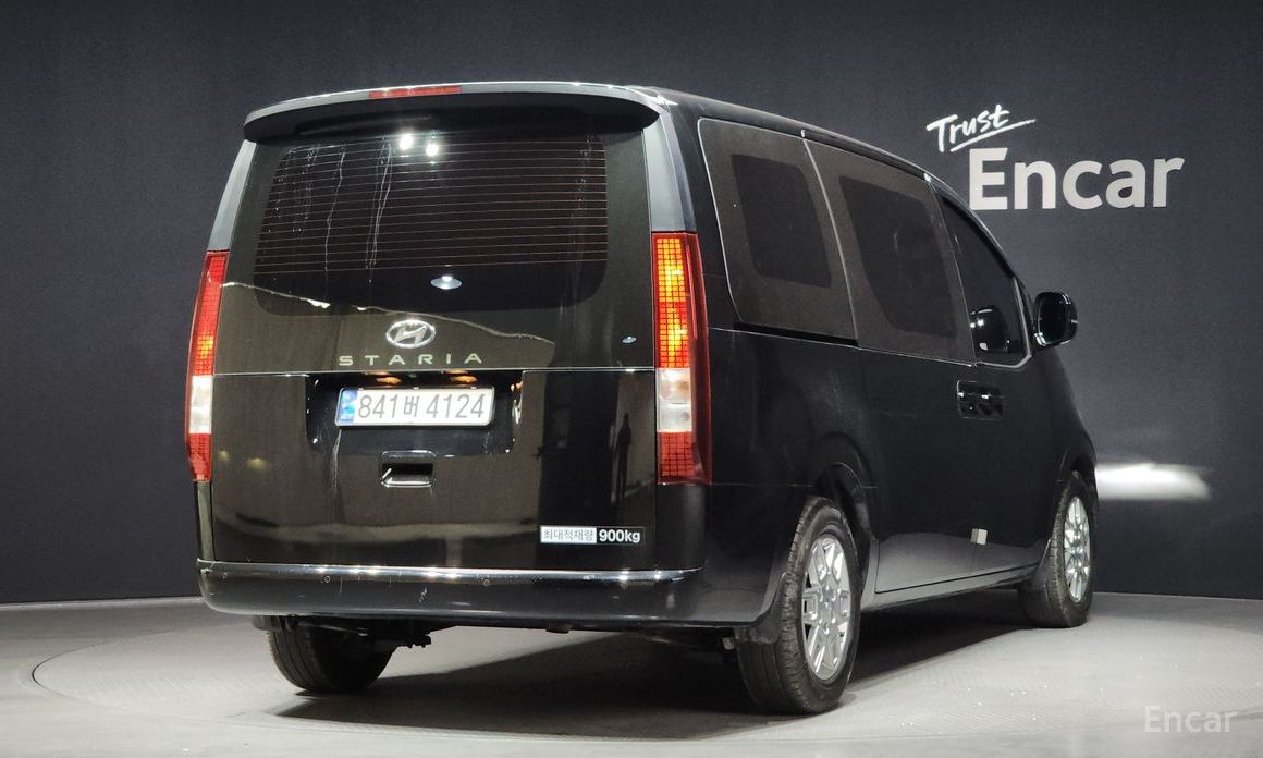  Hyundai Staria
