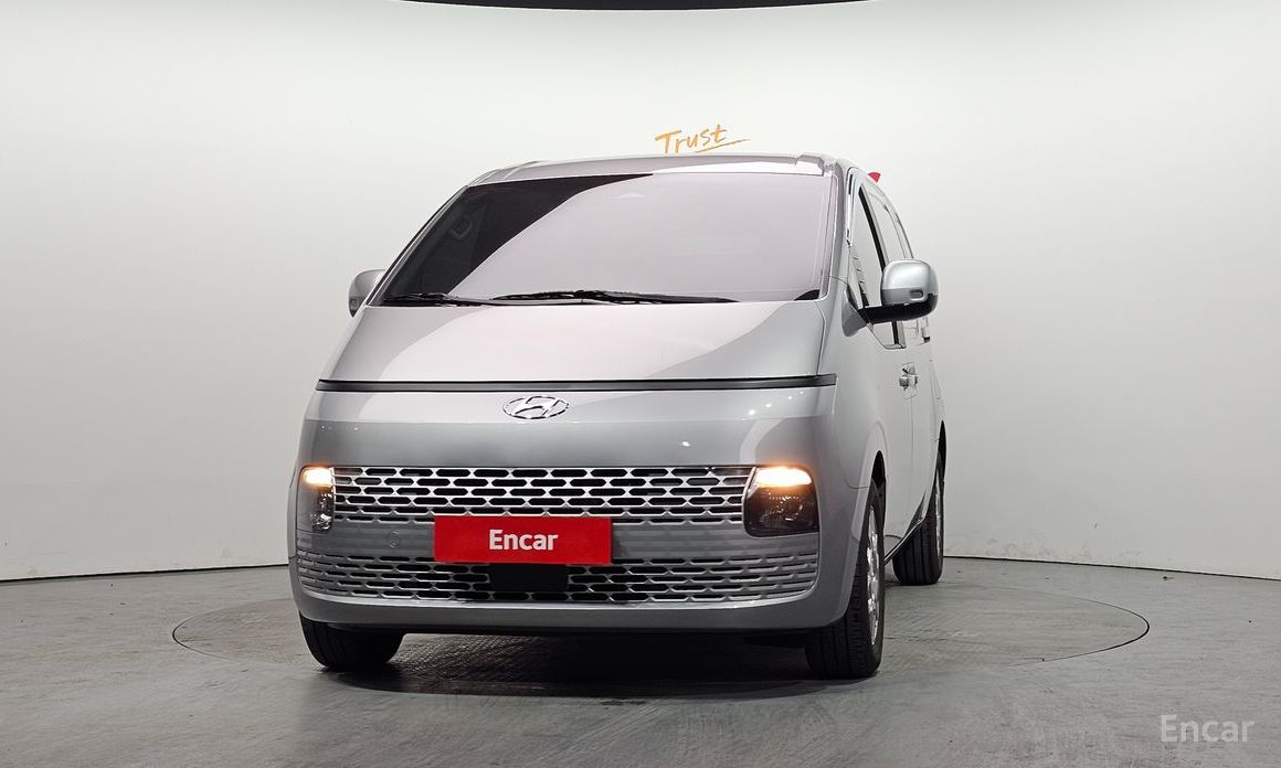  Hyundai Staria