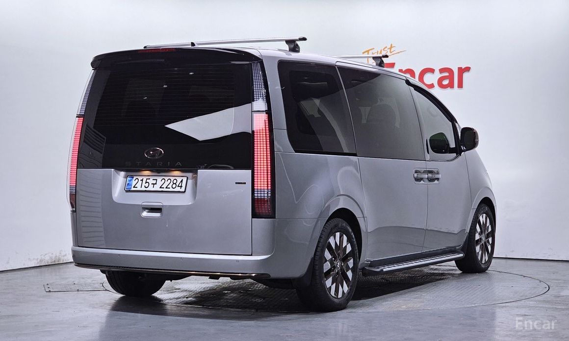  Hyundai Staria