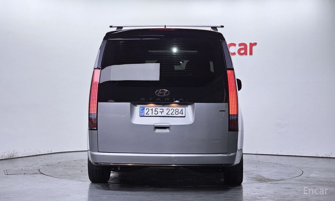  Hyundai Staria