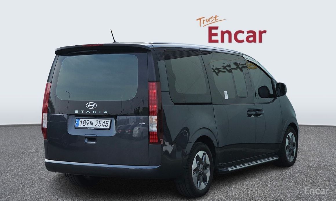  Hyundai Staria