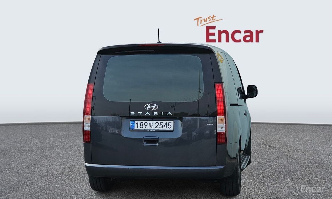 Hyundai Staria
