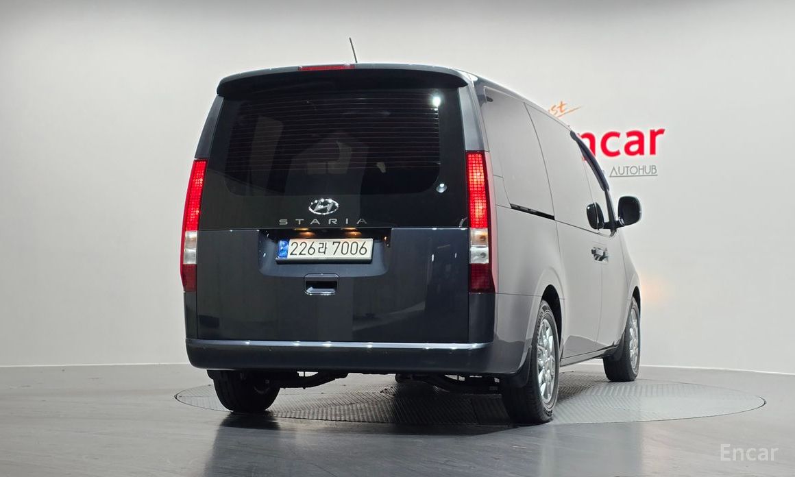  Hyundai Staria