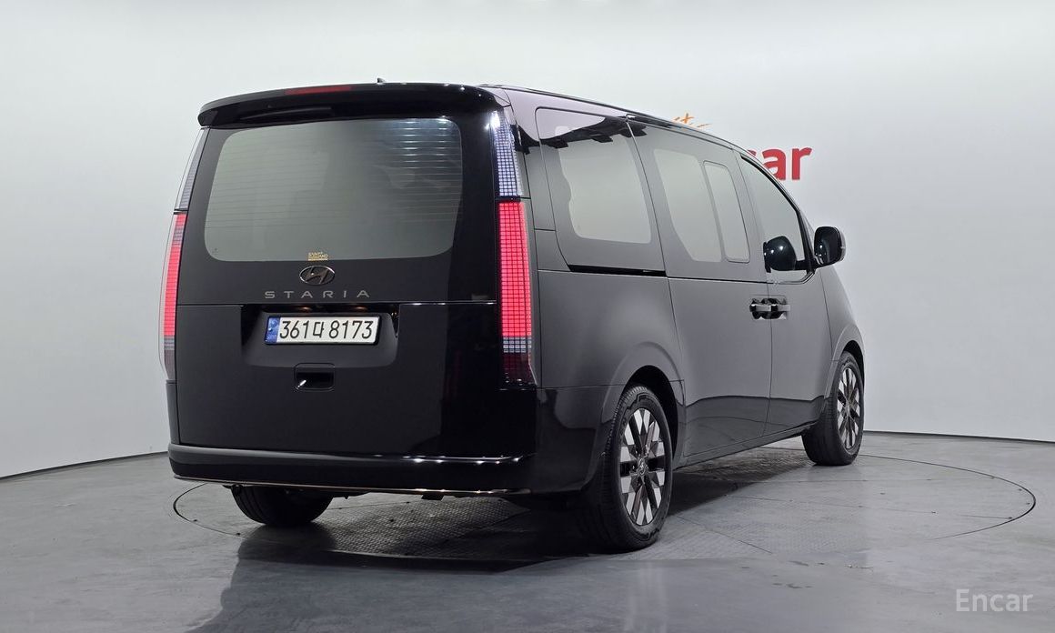  Hyundai Staria