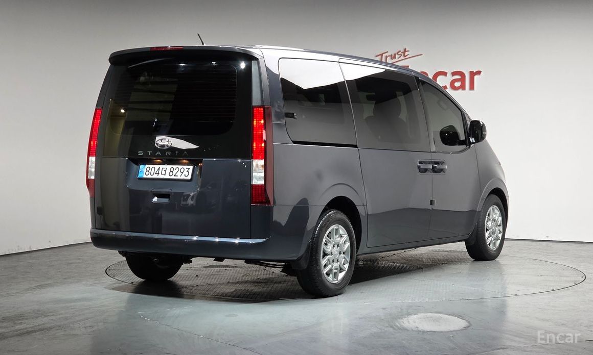  Hyundai Staria