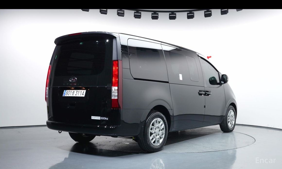  Hyundai Staria