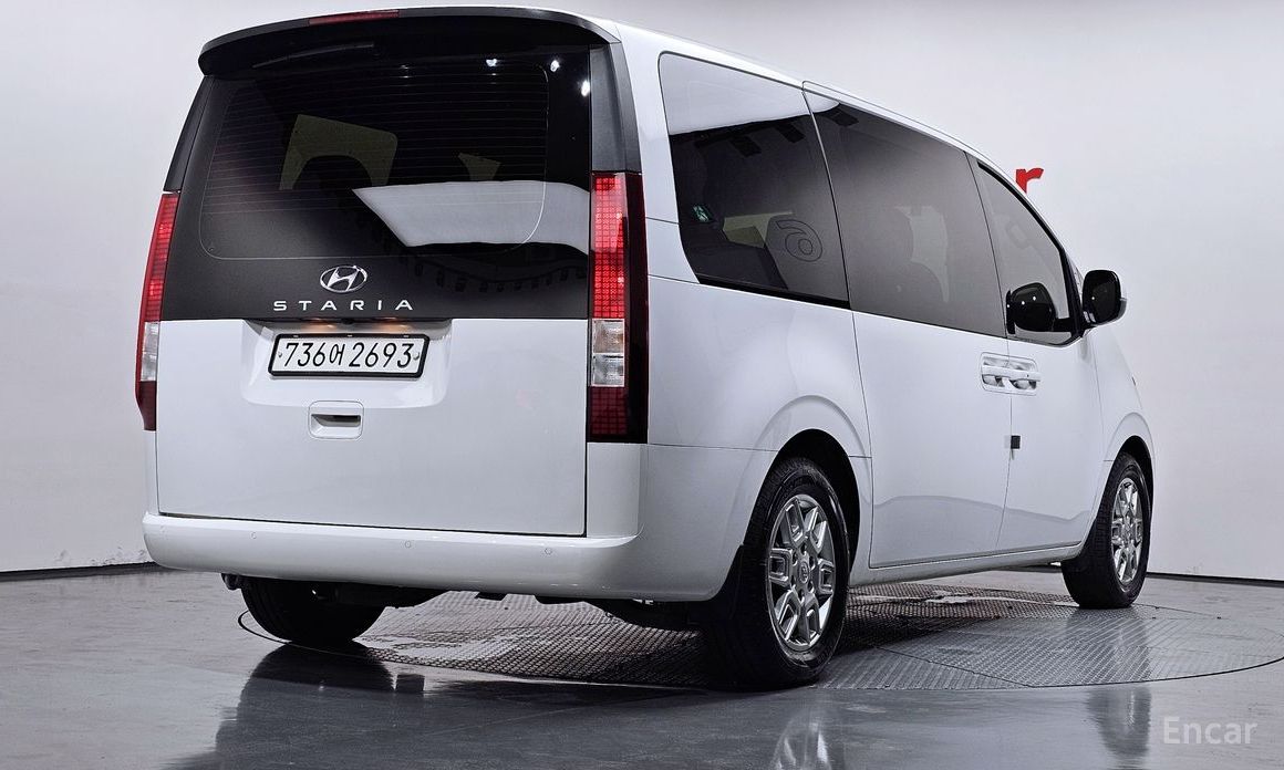  Hyundai Staria