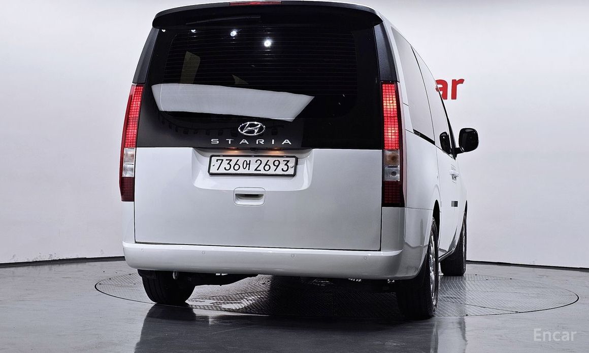  Hyundai Staria