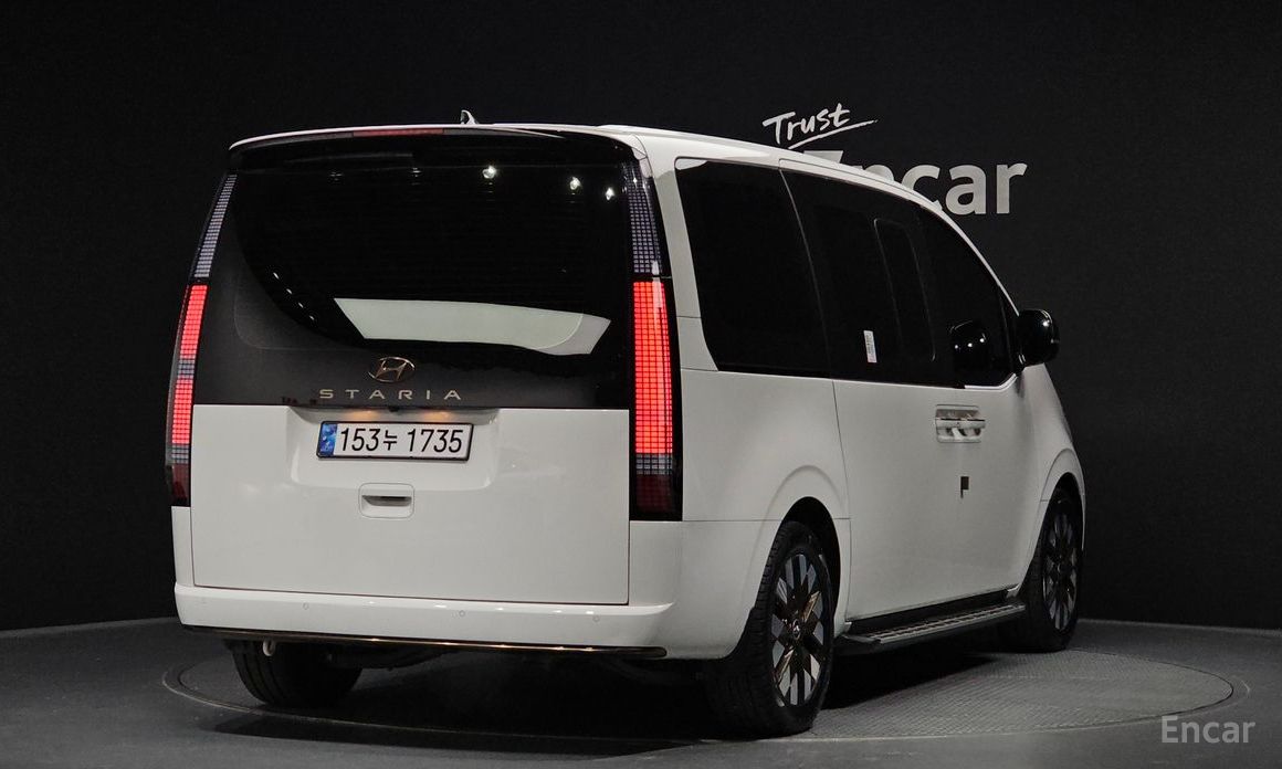  Hyundai Staria