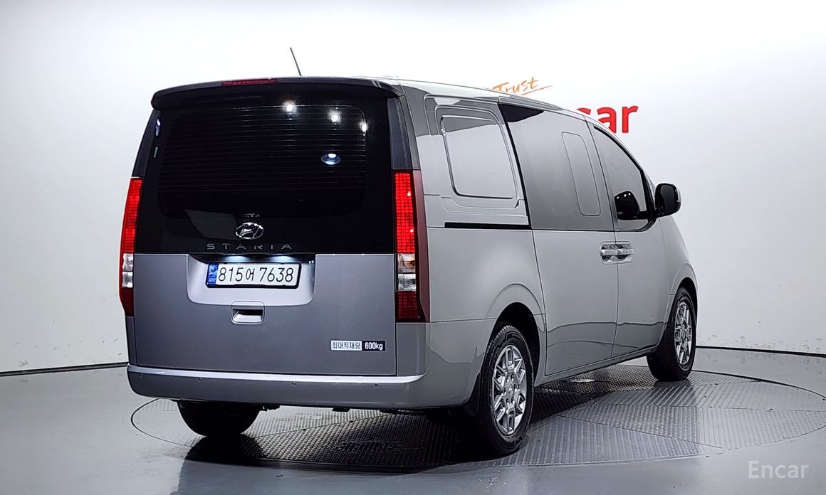  Hyundai Staria