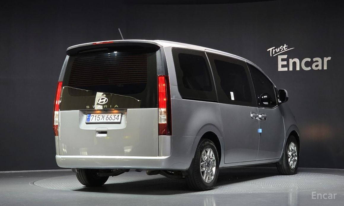  Hyundai Staria