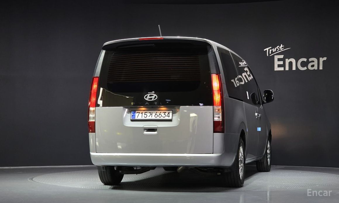  Hyundai Staria