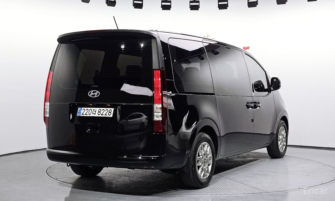  Hyundai Staria
