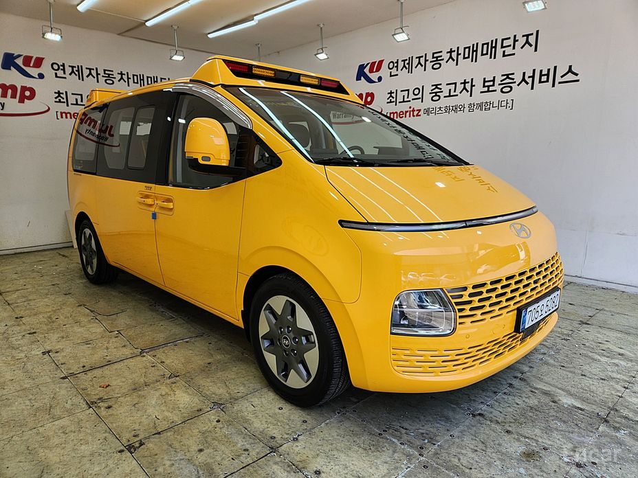  Hyundai Staria