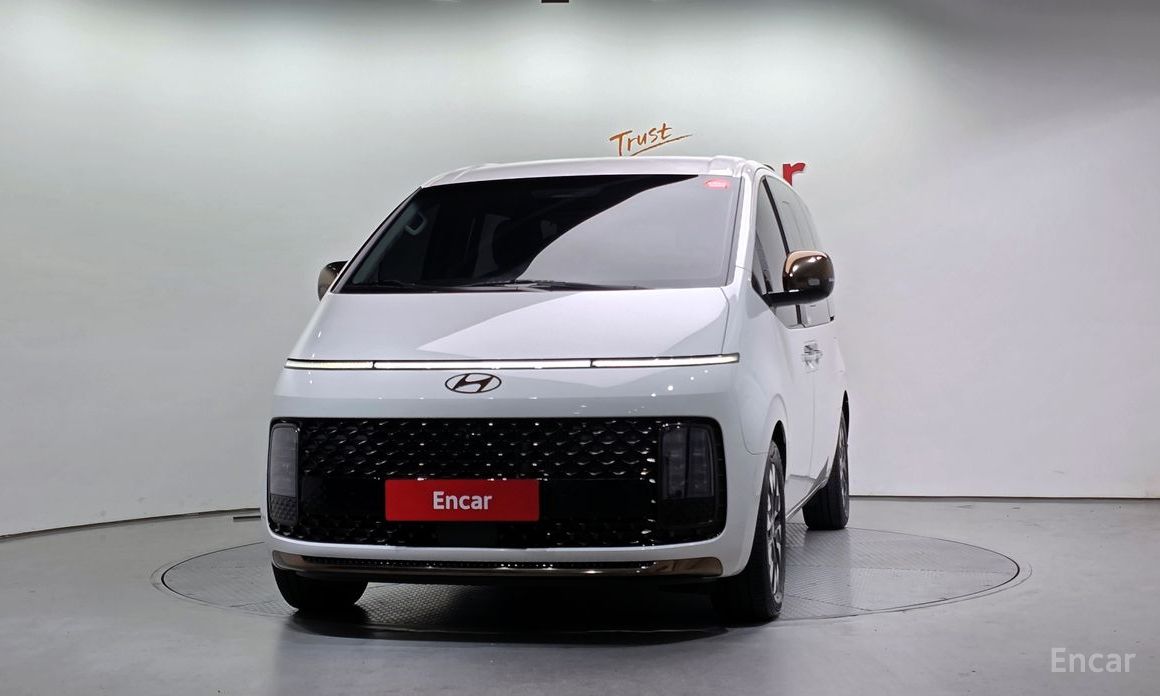  Hyundai Staria