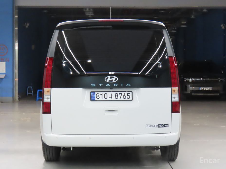  Hyundai Staria