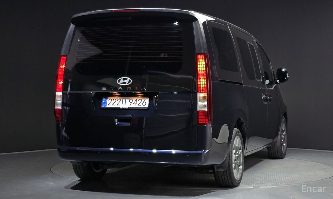  Hyundai Staria