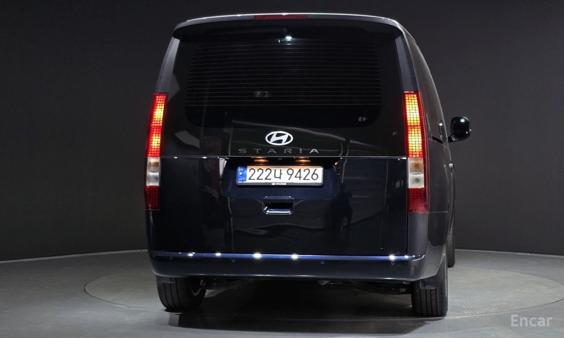  Hyundai Staria