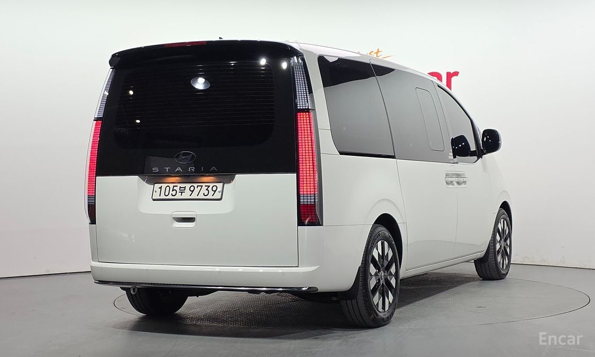  Hyundai Staria