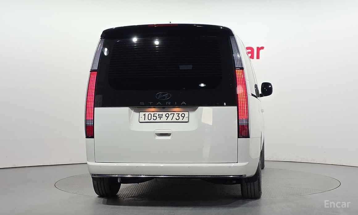  Hyundai Staria