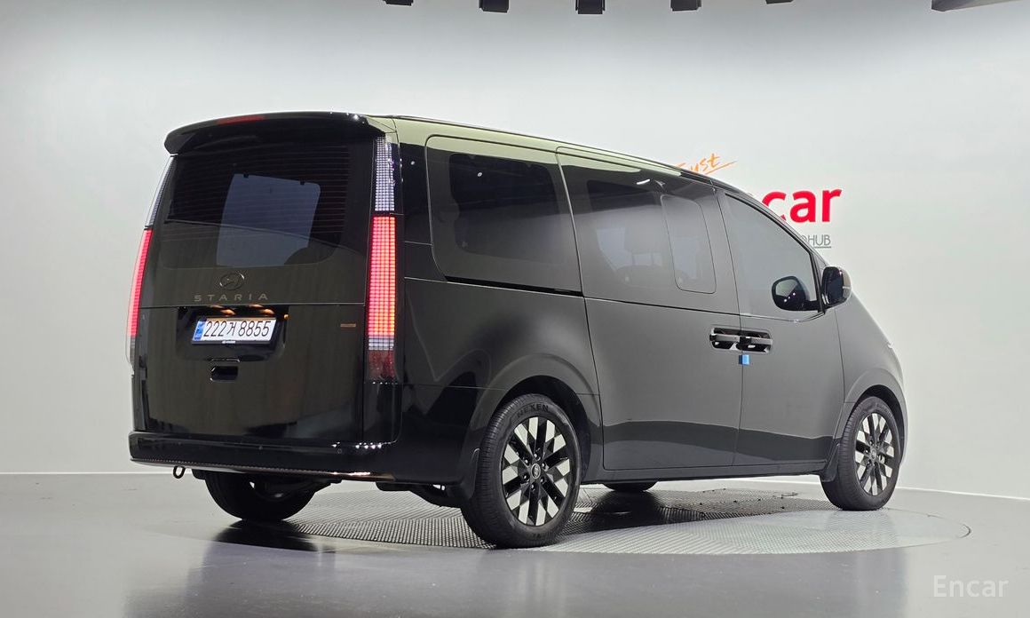  Hyundai Staria