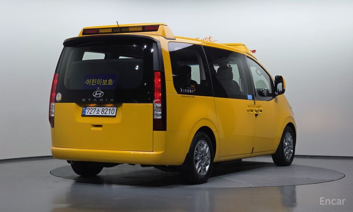  Hyundai Staria